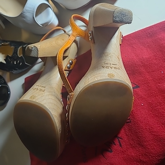 Prada - Picture 4 of 7